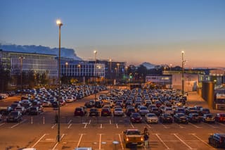 Pros and Cons Of Leaving Your Car At the Airport While You Travel