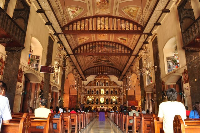 Tourist Spots in Cebu City Basilica De Santo Nino Cebu